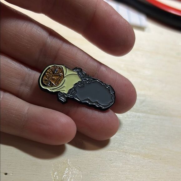 ET pin - Picture 2 of 3
